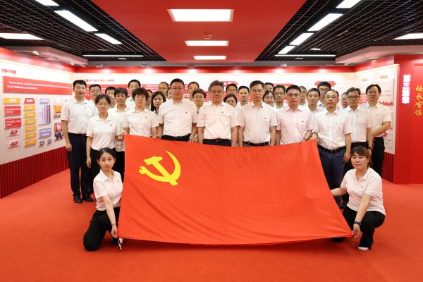 圖4 國(guó)資委合照.jpg 圖4 國(guó)資委合照.jpg